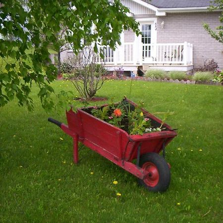 Gite Au P'Tit Bonheur B&B Coaticook Exterior foto