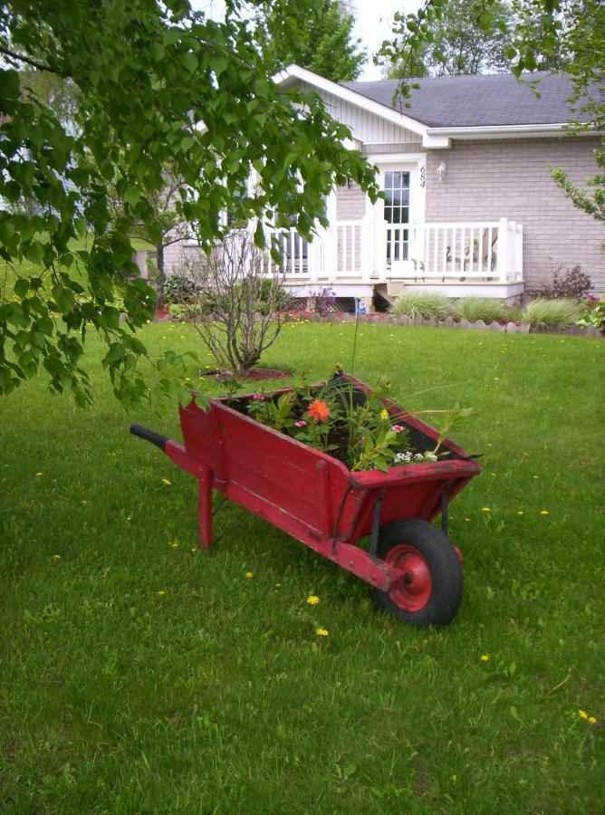 Gite Au P'Tit Bonheur B&B Coaticook Exterior foto